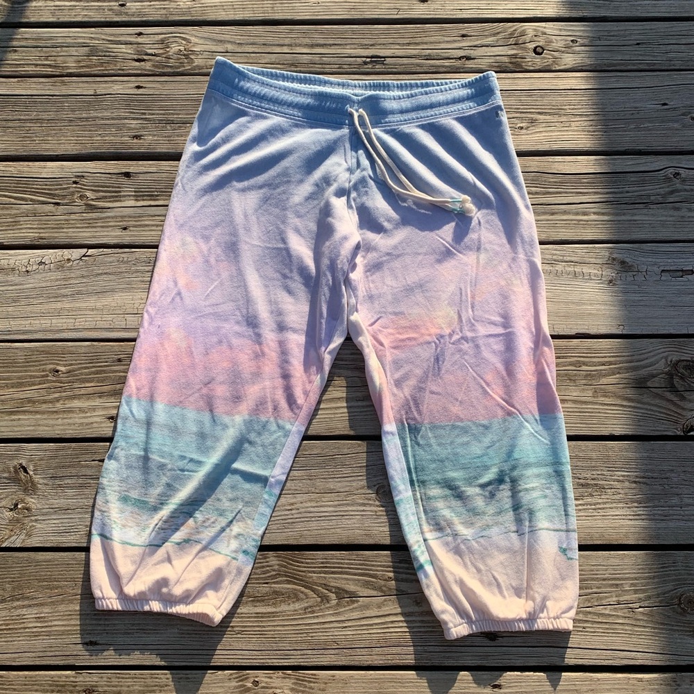 Victoria’s Secret VS capri pants, size large, beach/ocean/sunset scene